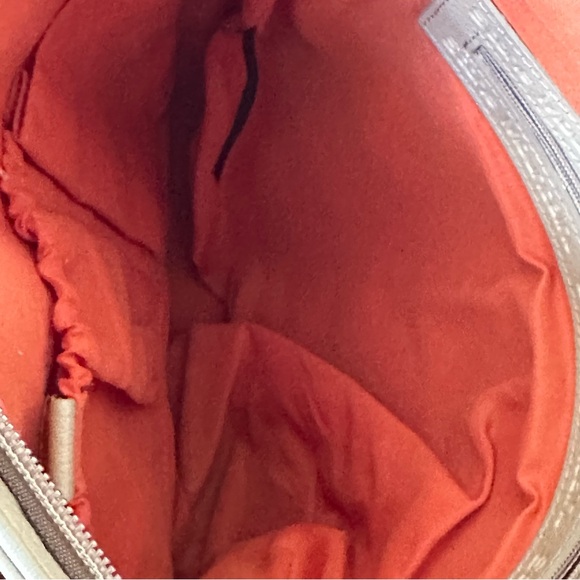 Women’s Purse Stone Mountain Beige Pebble Leather Shoulder/Crossbody - Picture 6 of 9